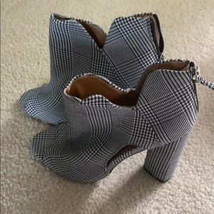 Size 9 plaid booties